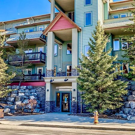 Canmore Mountain View Loft Apartment Heated Outdoor Pool Luaran gambar