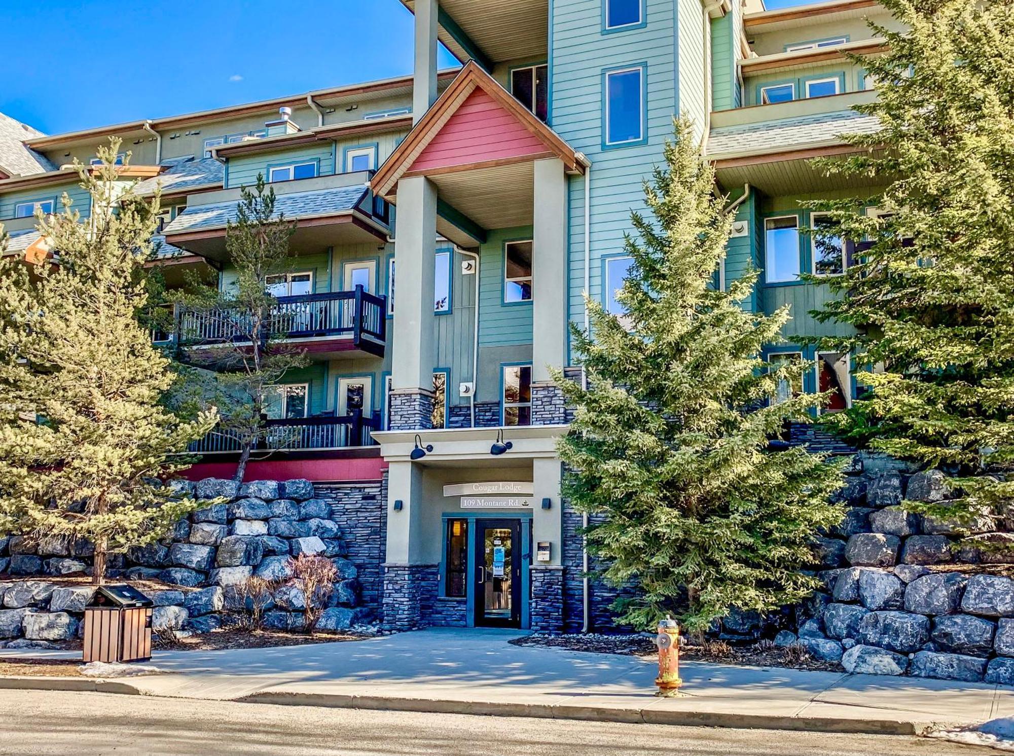 Canmore Mountain View Loft Apartment Heated Outdoor Pool Luaran gambar