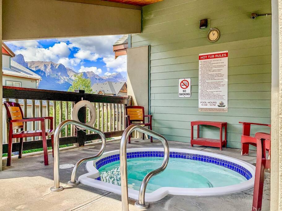 Canmore Mountain View Loft Apartment Heated Outdoor Pool Luaran gambar